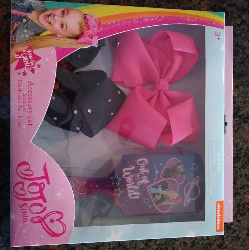 Jojo Siwa Bow and Hair Brush set